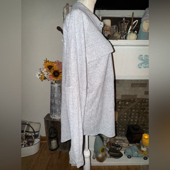 Theo & Spence shacket. Super cozy. SIZE MEDIUM NWT - Picture 4 of 12